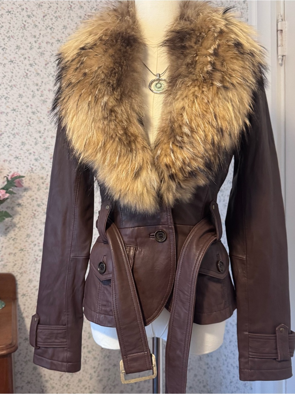 Danier Dark Brown Leather Jacket with Tan Fur Collar - Picture 6 of 9
